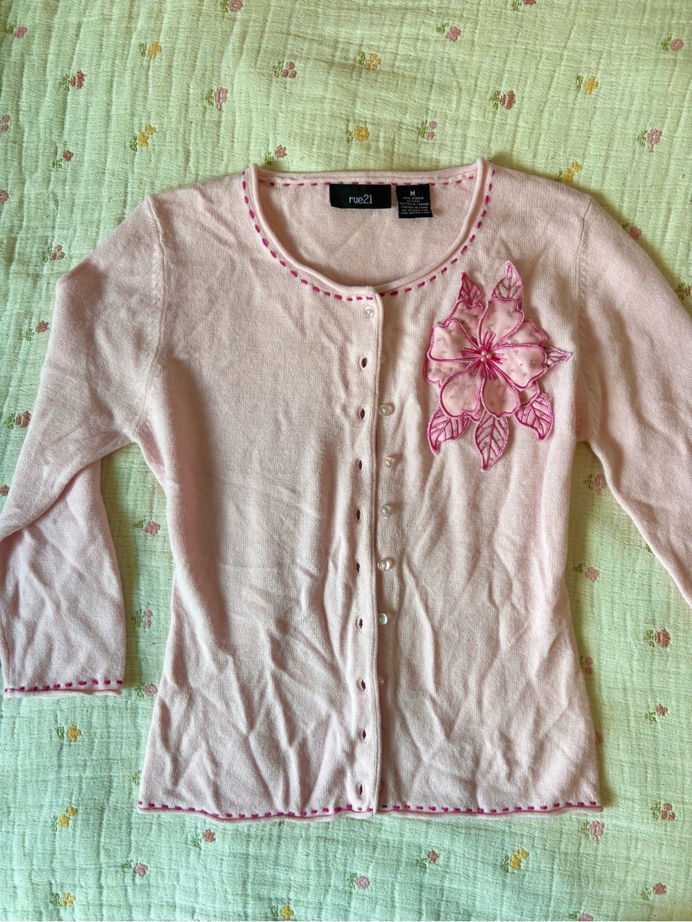 Gorgeous Vintage Pink Embroidered Flower Cardigan - Picture 2 of 8